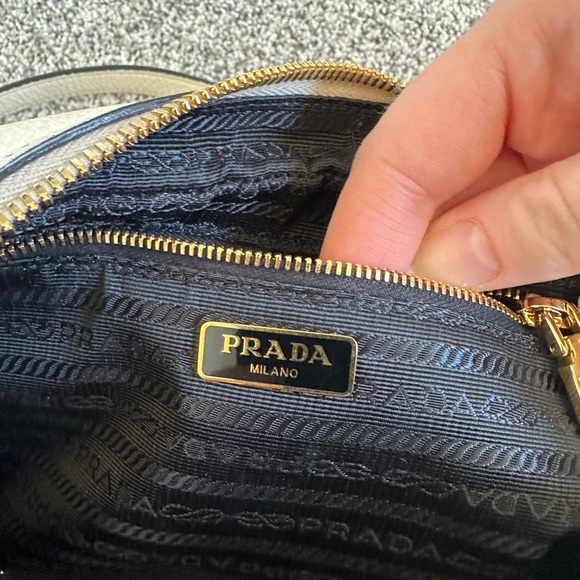 Prada leather crossbody bag - Picture 6 of 8